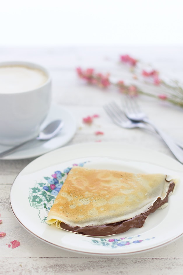 Easy Nutella Crêpes - no extra time or special equipment needed for this small-batch crêpe recipe for light, sweet crêpes. | brighteyedbaker.com