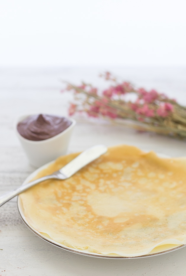 Easy Nutella Crêpes - no extra time or special equipment needed for this small-batch crêpe recipe for light, sweet crêpes. | brighteyedbaker.com