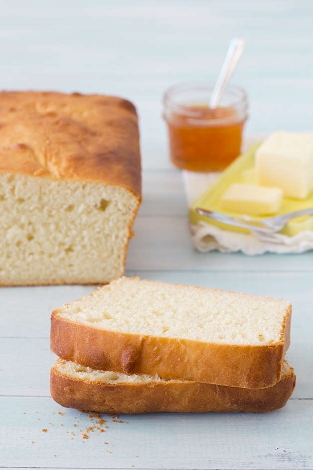 Sally Lunn Bread - a simple, no-knead recipe for an incredibly light, fluffy, and airy bread. | brighteyedbaker.com