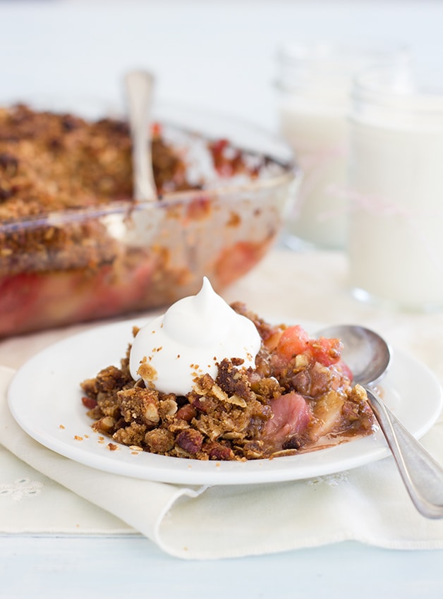 Strawberry Apple Crumble - a wam, nutty crumble that combines juicy summer berries with crisp fall apples in the best way possible. | www.brighteyedbaker.com