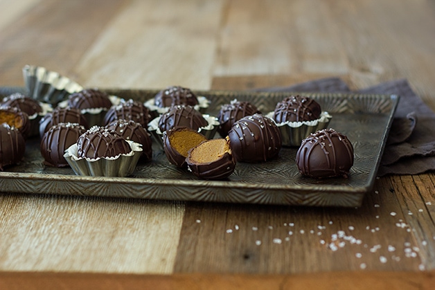 Chocolate-Dipped Gingerbread Cookie Dough Truffles - flavors of sugar and spice make this no-bake dessert a decadent treat! | brighteyedbaker.com