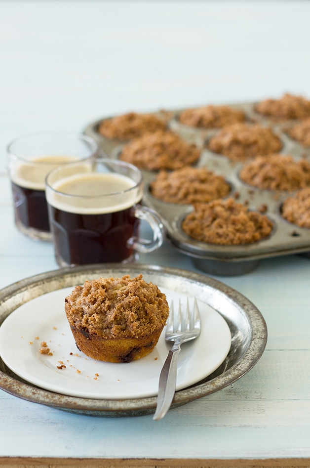 Cinnamon Chip Coffeecake Muffins - cinnamon chip muffins with a crunchy crumble topping. | www.brighteyedbaker.com