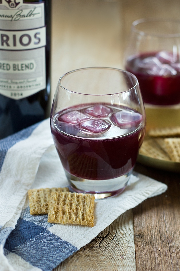 Happy Hour with @criosbysbw: Red Wine Vodka Spritzer - A cocktail that's perfect for red wine lovers, full of its rich, juicy flavors plus a little bit of sweetness and spritz. #CRIOSinspires | www.brighteyedbaker.com