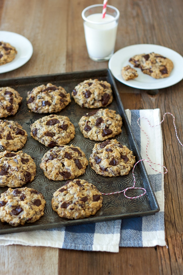 Your classic, soft & chewy oatmeal cookies, mixed with tangy dried cranberries and gooey pockets of chocolate chunks.