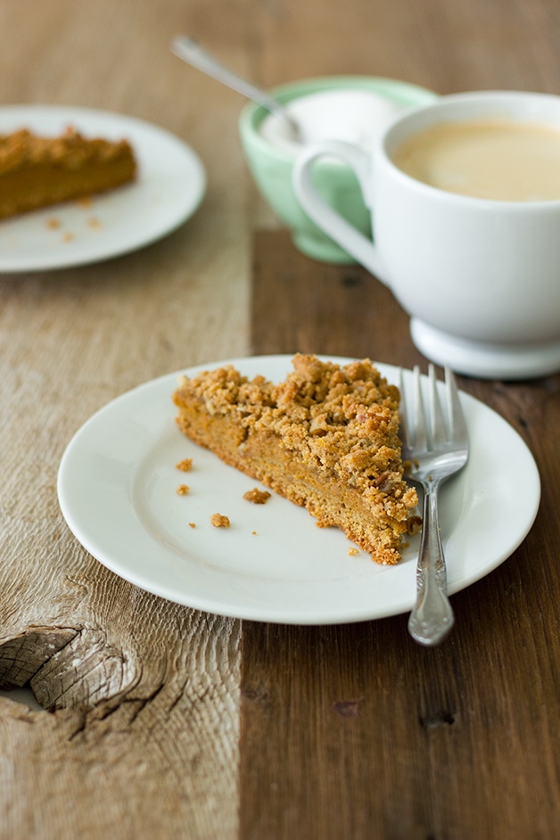 Pumpkin Pie Crumb Bars - pie crust gets swapped out for a moist, cake base and a irresistible crumble topping in this easy recipe. 